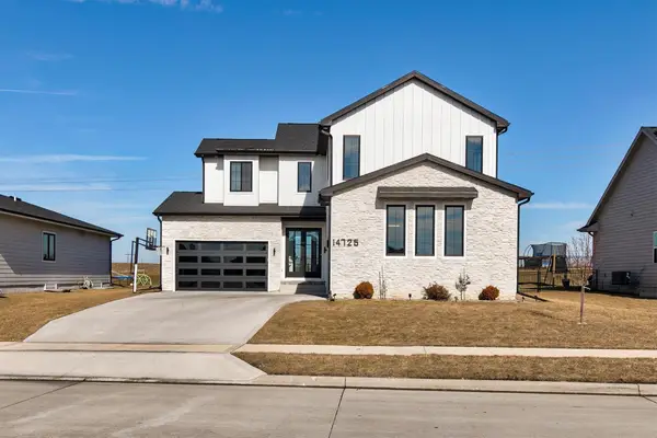 14725 Stonecrop Drive, Urbandale, IA 50323