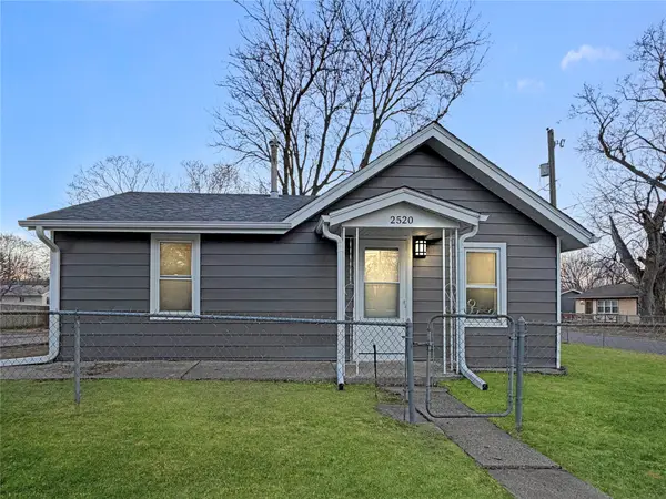 2520 E 38th Street, Des Moines, IA 50317