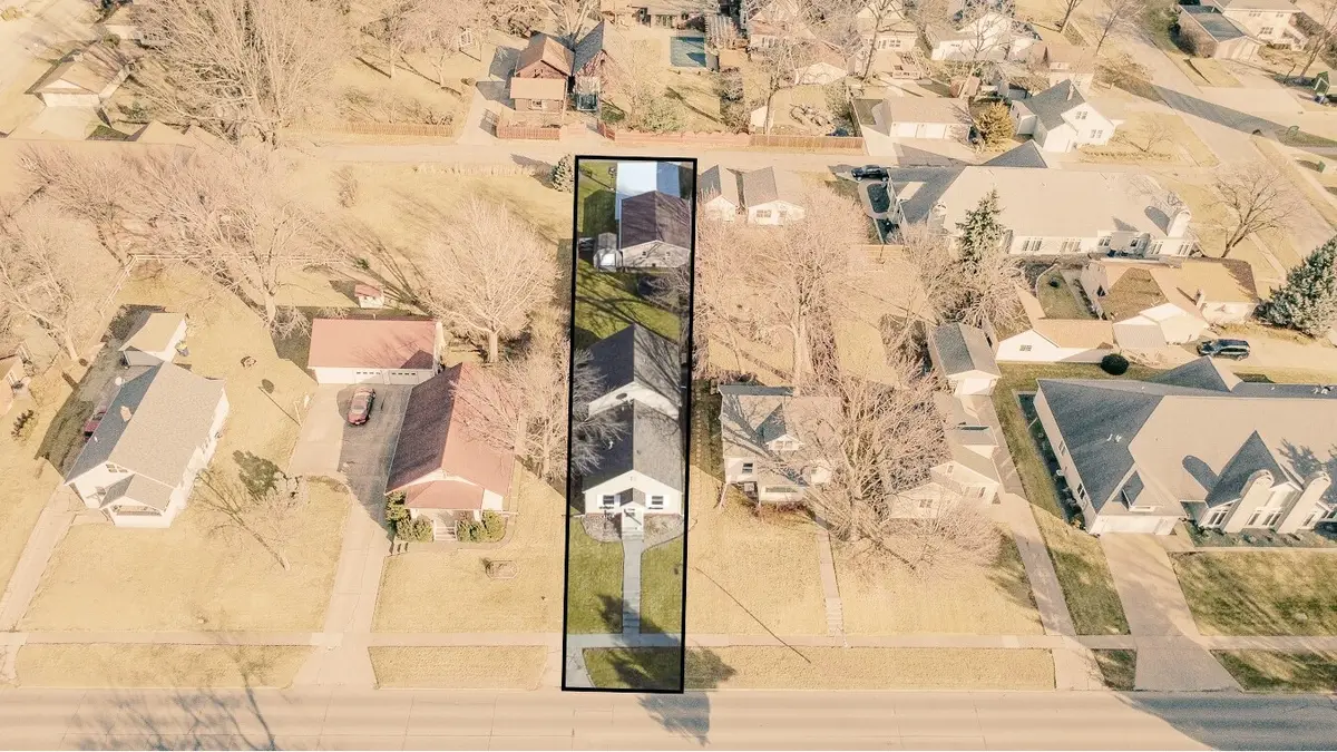 1210 Broadway Street, Pella, IA 50219 - #1