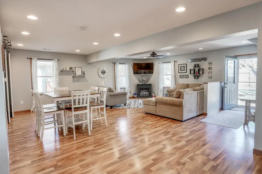 1210 Broadway Street, Pella, IA 50219 - #2