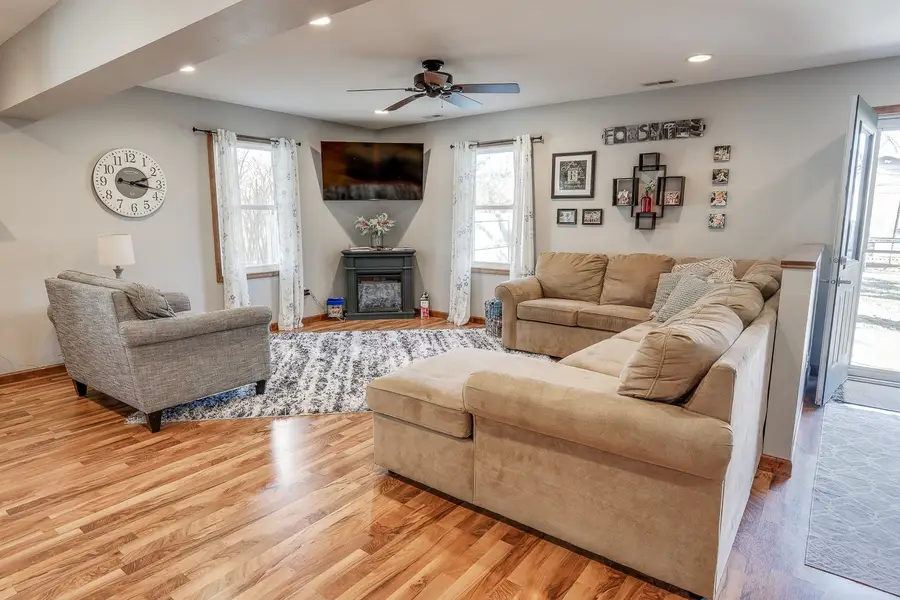 1210 Broadway Street, Pella, IA 50219 - #3