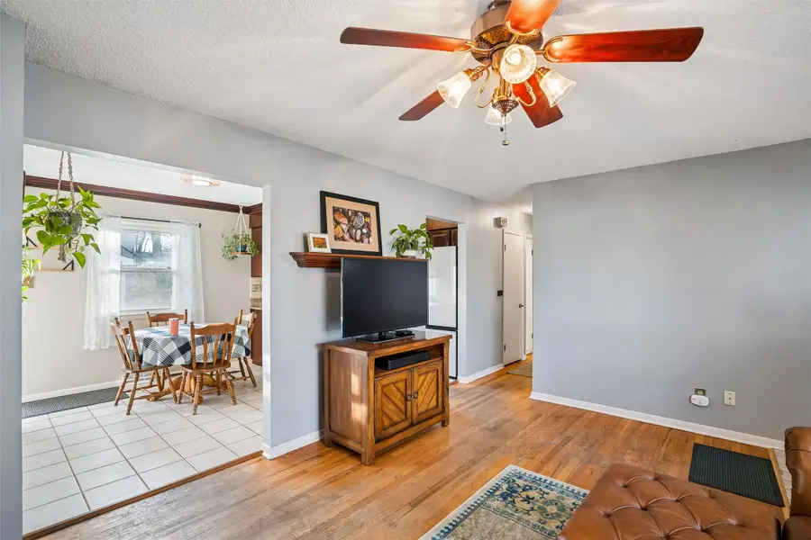 3513 E 38th Court, Des Moines, IA 50317 - #3