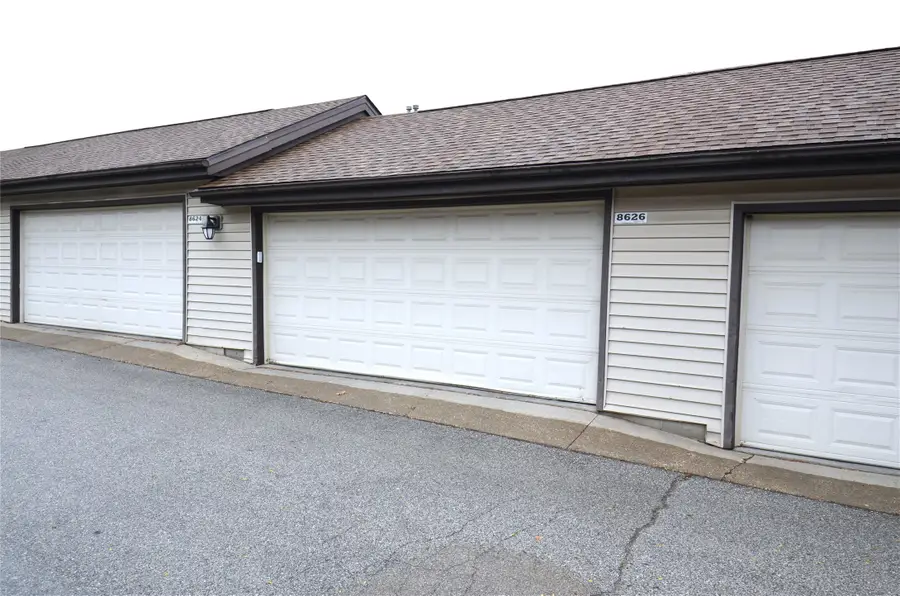 8626 Alpine Drive #D, Urbandale, IA 50322 - #2
