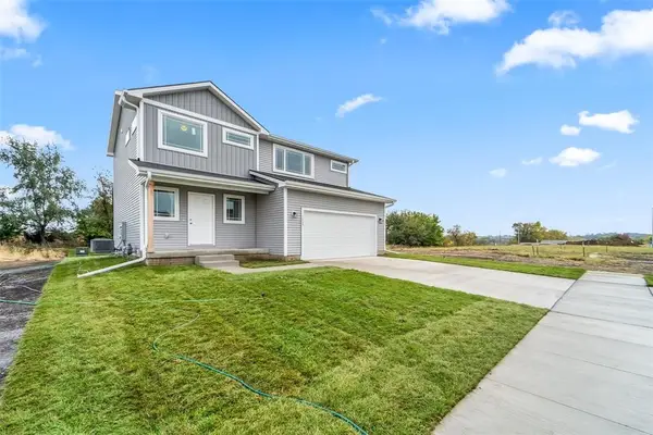 215 Varley Lane, Stuart, IA 50250