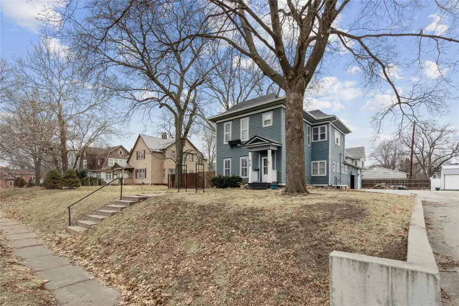 819 High Avenue E, Oskaloosa, IA 52577 - #2