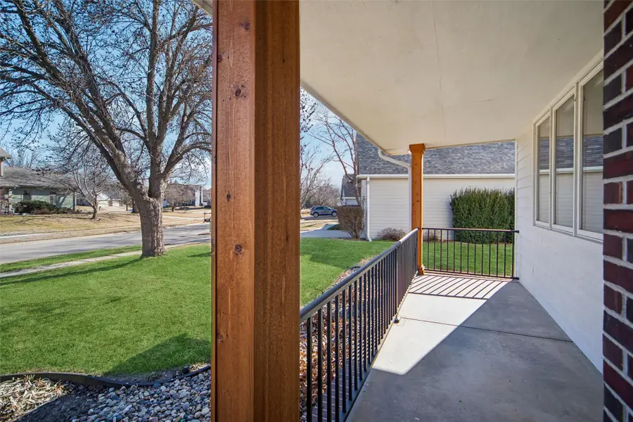 4616 94th Street, Urbandale, IA 50322 - #3