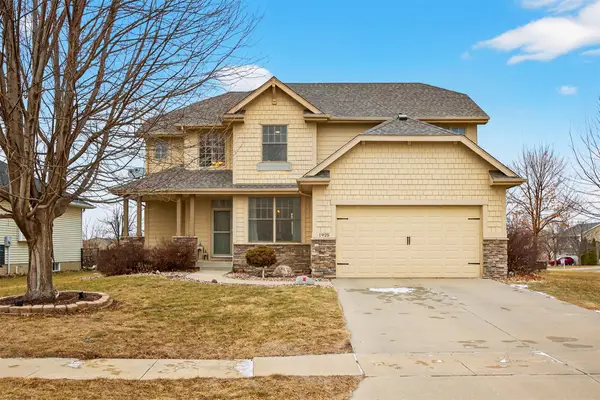 1925 SE Leeann Drive, Waukee, IA 50263