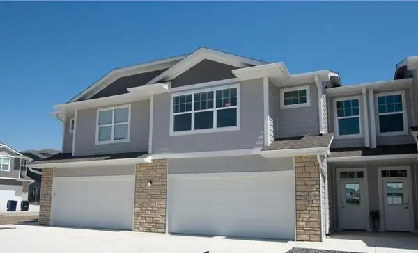 5426 153rd Street, Urbandale, IA 50323