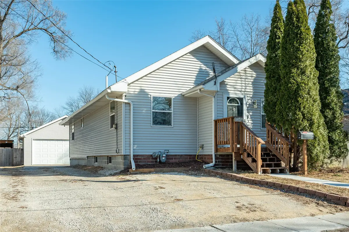 807 E 23rd Court, Des Moines, IA 50317 - #1