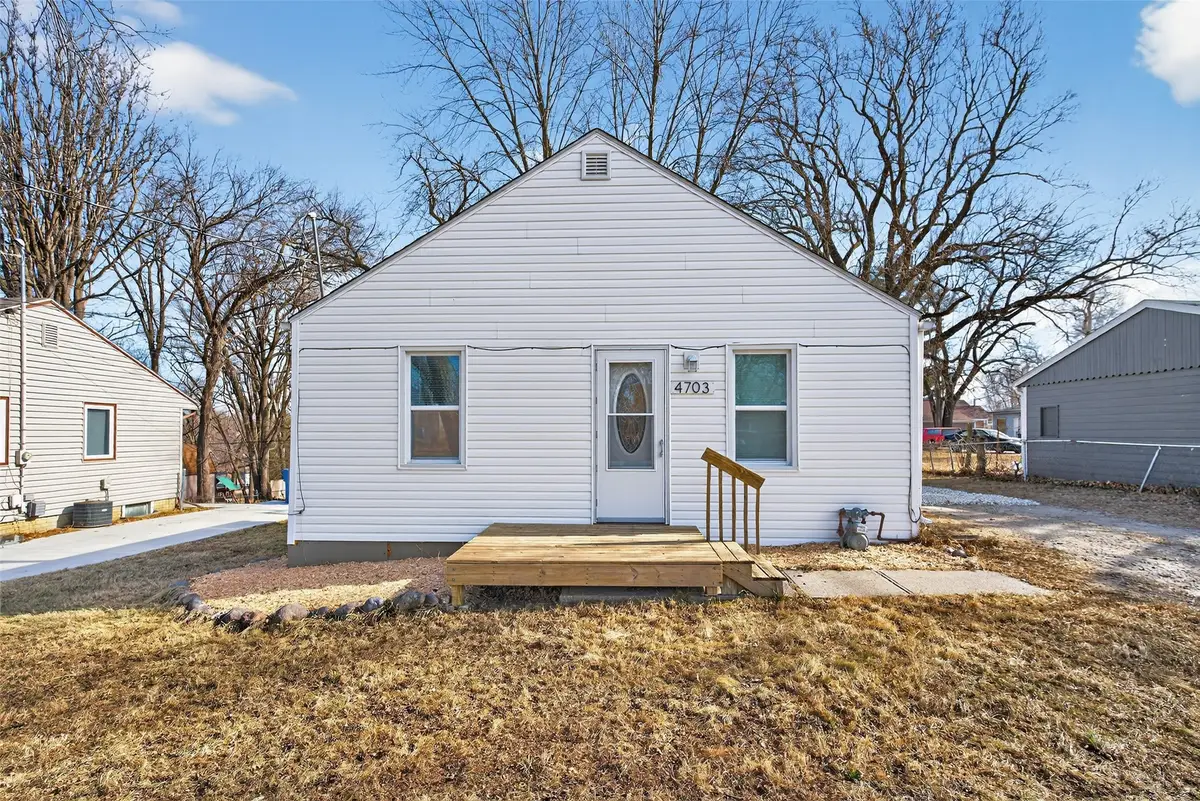 4703 SW 2nd Street, Des Moines, IA 50315 - #1