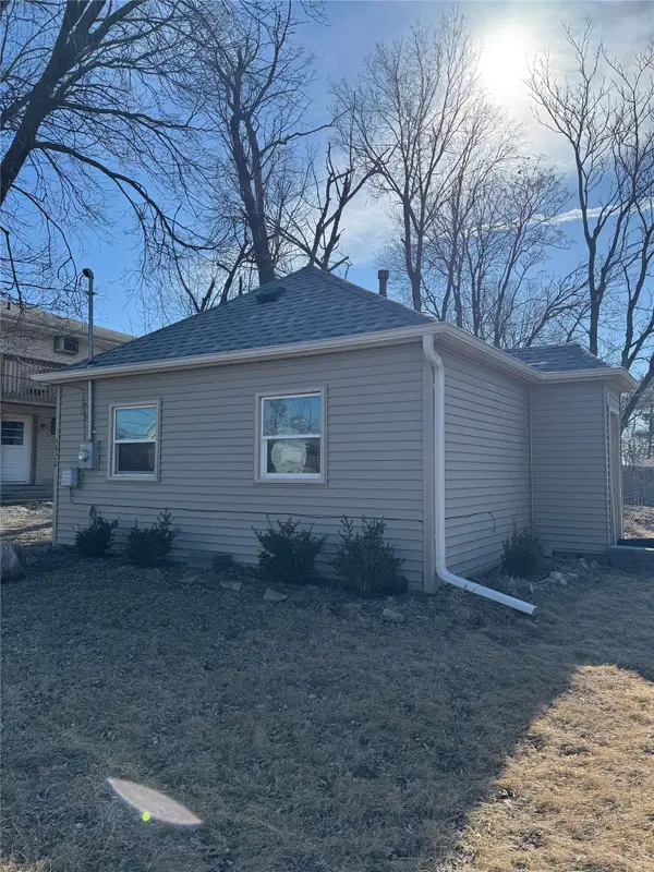 5920 Hickman Road, Des Moines, IA 50322