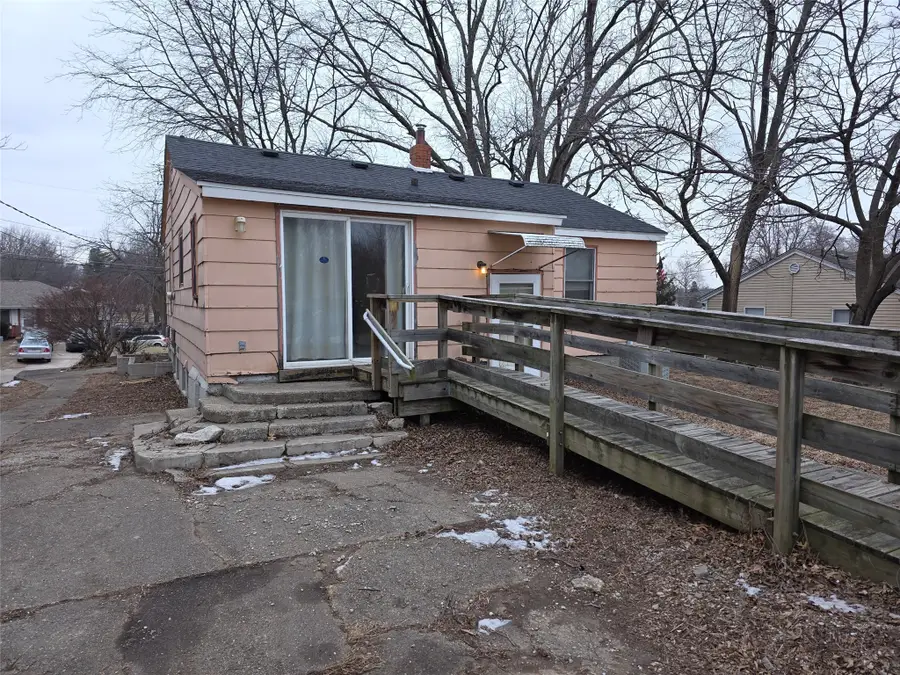 5915 SW 12th Street, Des Moines, IA 50315 - #2