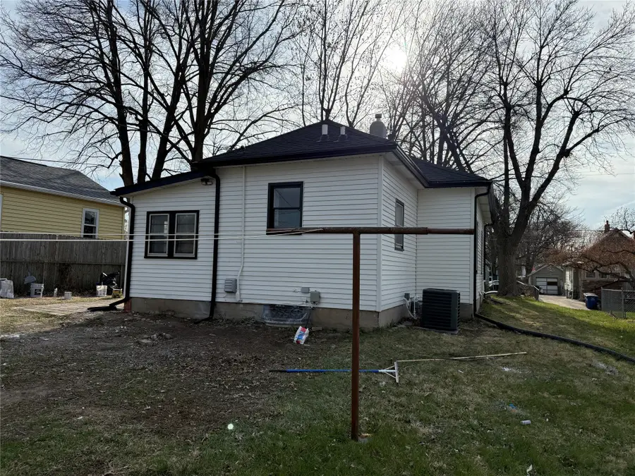 3911 8th Street, Des Moines, IA 50313 - #2