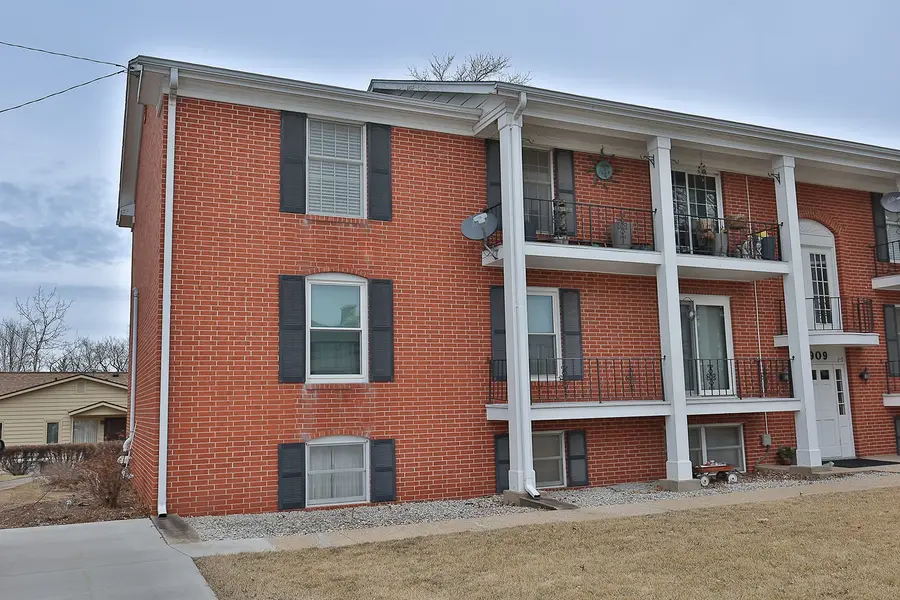 909 W 1st Street #2, Pella, IA 50219 - #2