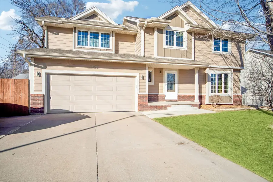 7123 N Valley Drive, Urbandale, IA 50322 - #2