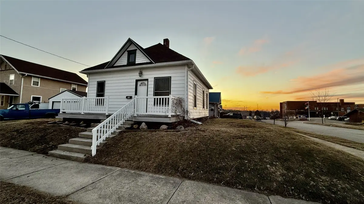 12 N 12th Street, Marshalltown, IA 50158 - #1