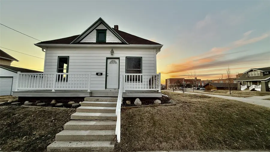 12 N 12th Street, Marshalltown, IA 50158 - #2