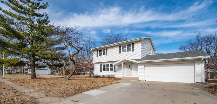 195 Gray Avenue, Waukee, IA 50263 - #2