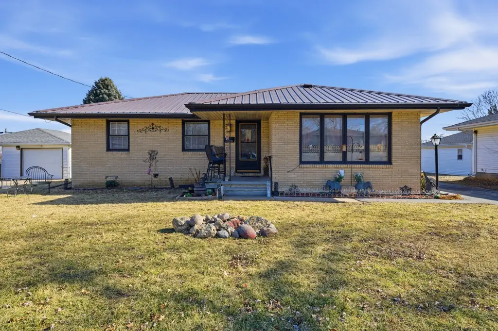 3207 E 26th Street, Des Moines, IA 50317 - #1