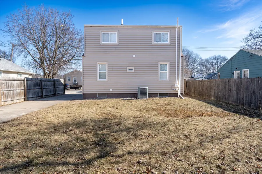 822 E 29th Street, Des Moines, IA 50317 - #3