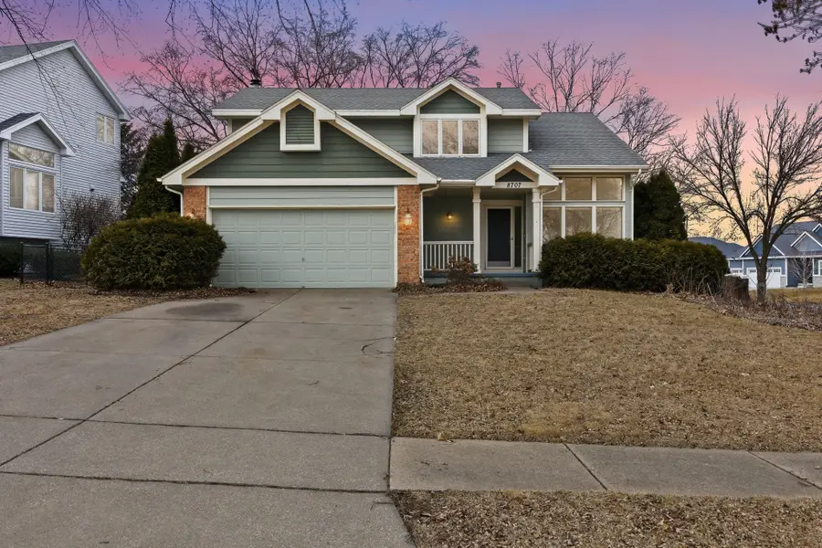 8707 Oakdale Drive, Johnston, IA 50131 - #2