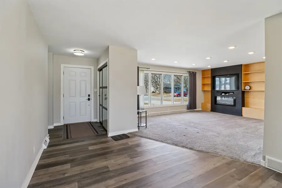 206 E 28th Street S, Newton, IA 50208 - #3