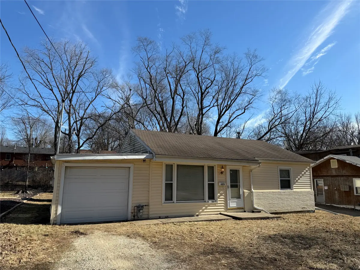 6825 SW 15th Street, Des Moines, IA 50315 - #1