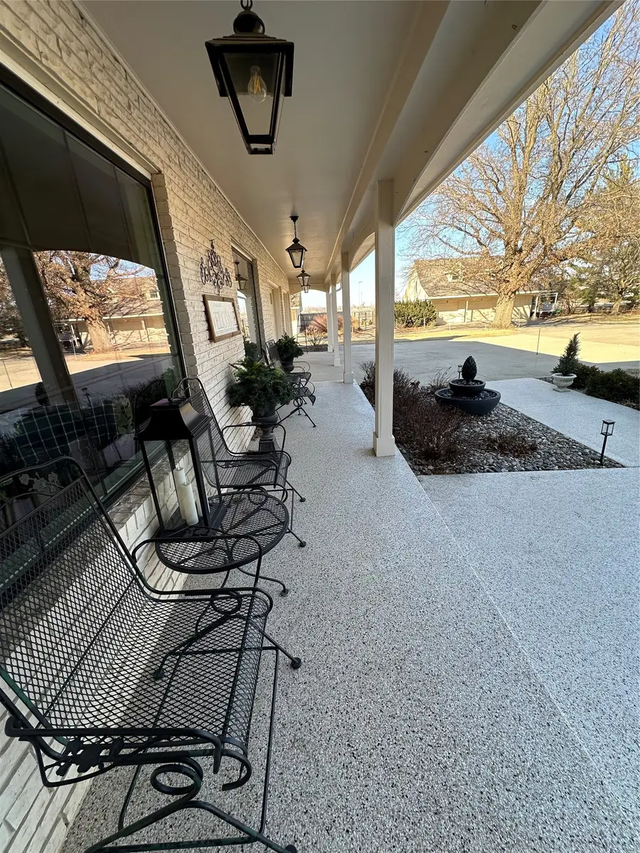 112 S 16th Avenue, Winterset, IA 50273 - #2