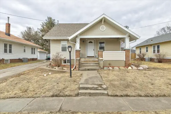 724 S 4th Avenue E, Newton, IA 50208