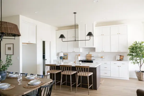 191 S Zinnia Avenue, West Des Moines, IA 50266