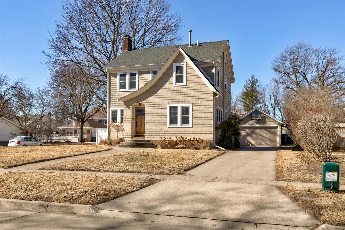 901 N B Street, Indianola, IA 50125 - #1