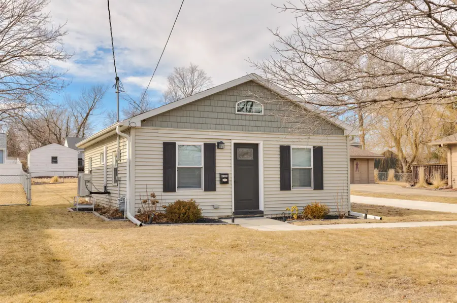 4104 69th Street, Urbandale, IA 50322 - #3