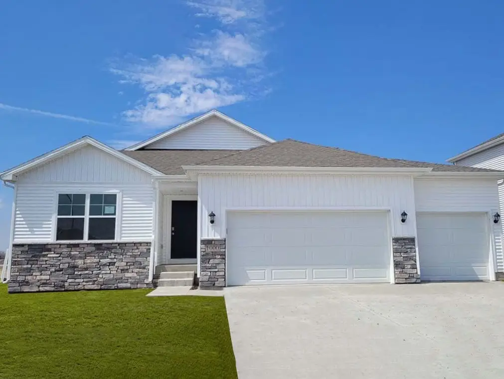 3035 Sweetwater Drive, Des Moines, IA 50320 - #1