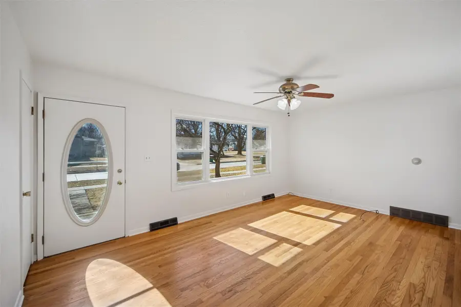 508 E Clinton Avenue, Indianola, IA 50125 - #3