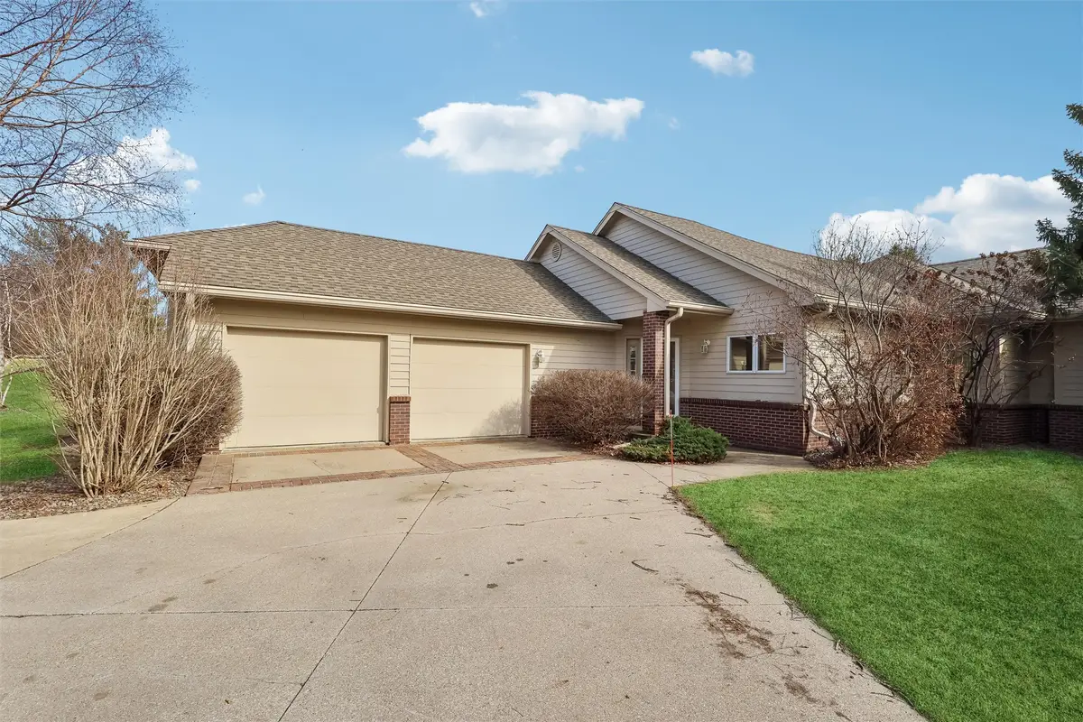 1104 Glen Oaks Drive, West Des Moines, IA 50266 - #1