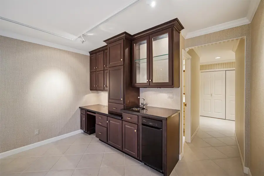 4004 Grand Avenue #103, Des Moines, IA 50312 - #3