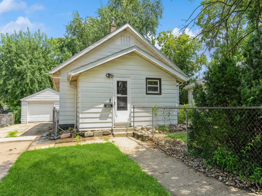 3615 Cambridge Street, Des Moines, IA 50313 - #3