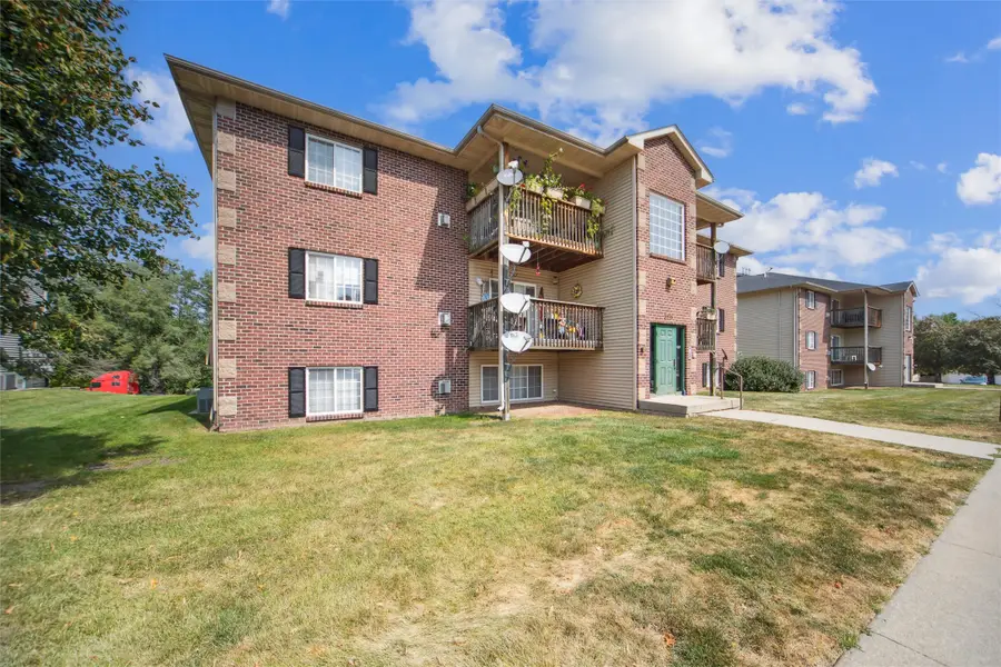 5916 Sutton Place #1, Urbandale, IA 50322 - #2