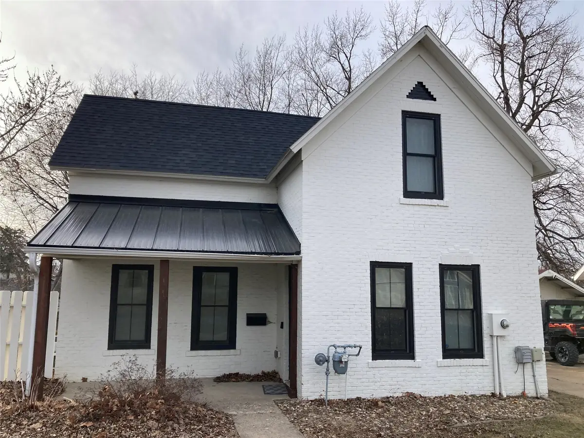 223 E 3rd Street, Pella, IA 50219 - #1