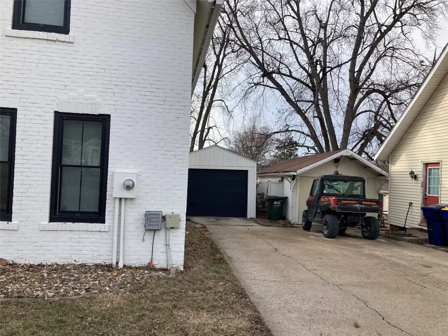 223 E 3rd Street, Pella, IA 50219 - #2