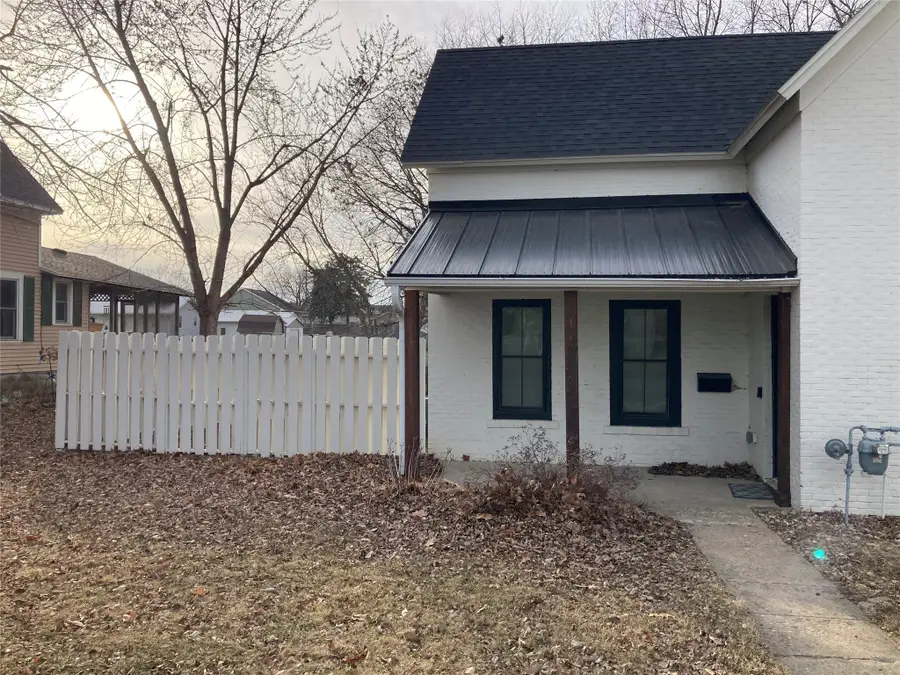 223 E 3rd Street, Pella, IA 50219 - #3