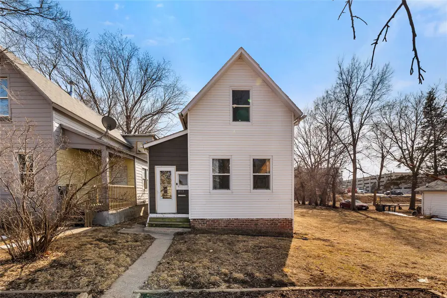 813 Lyon Street, Des Moines, IA 50309 - #3