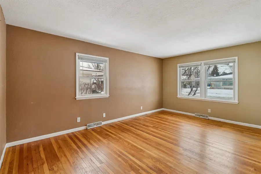 2606 E 39th Street, Des Moines, IA 50317 - #3