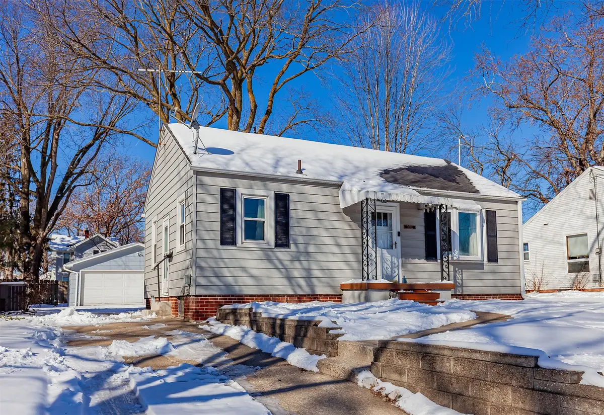 1612 37th Street, Des Moines, IA 50310 - #1