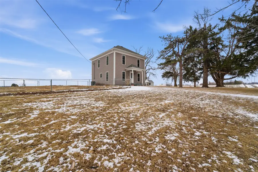 5704 E 28th Street N, Newton, IA 50208 - #2