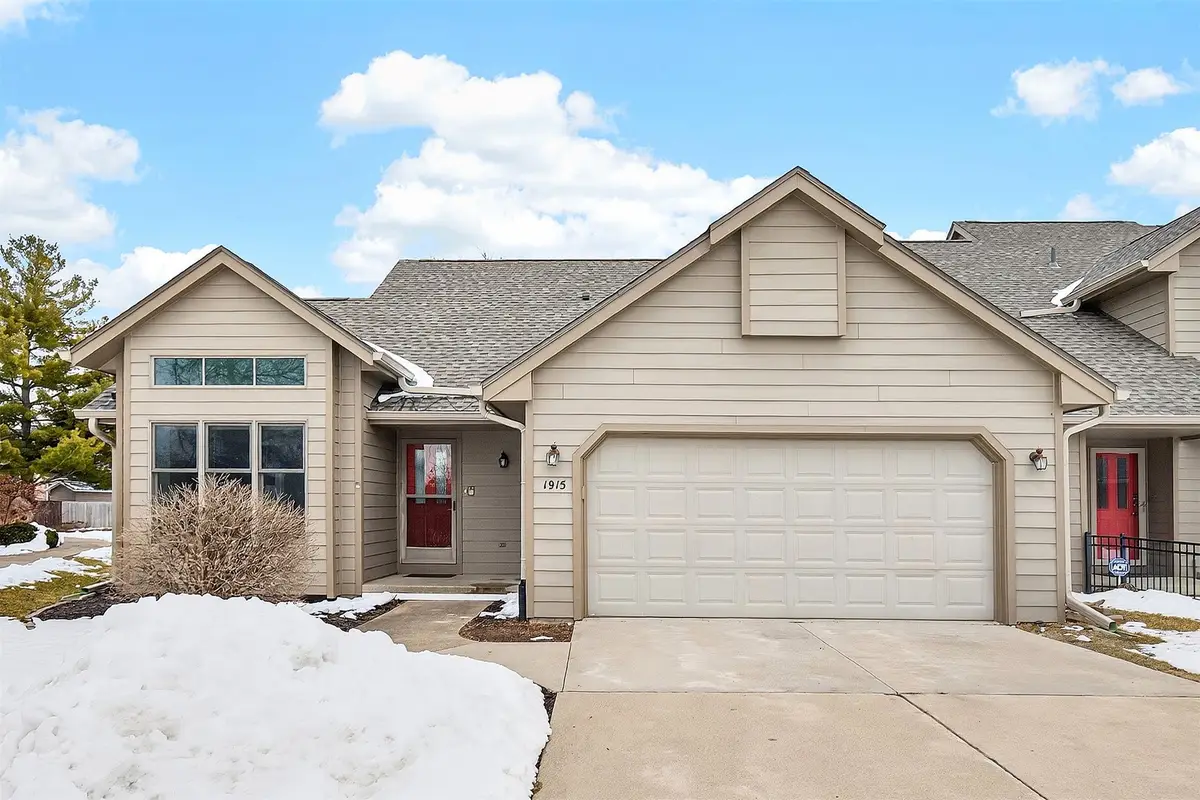 1915 Elm Circle, West Des Moines, IA 50265 - #1