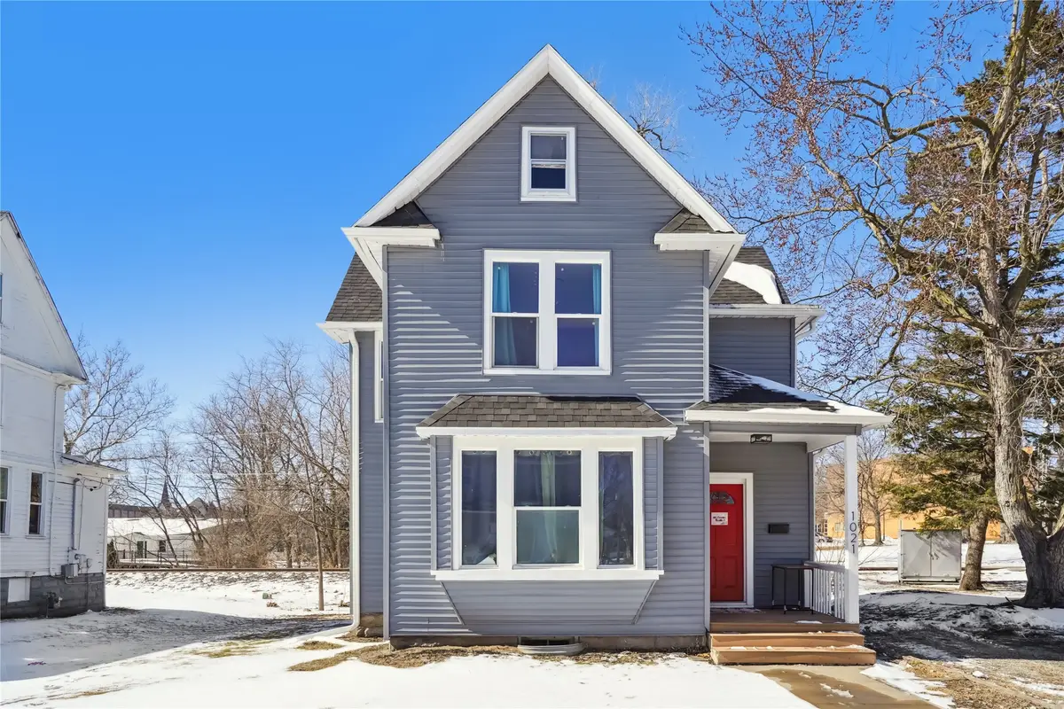 1021 High Street, Grinnell, IA 50112 - #1