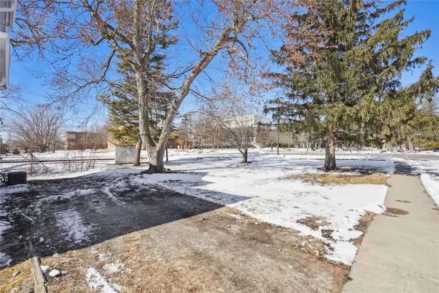 1021 High Street, Grinnell, IA 50112 - #2