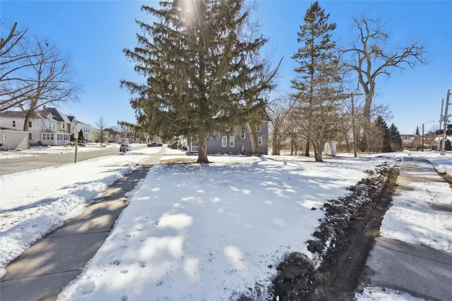 1021 High Street, Grinnell, IA 50112 - #3