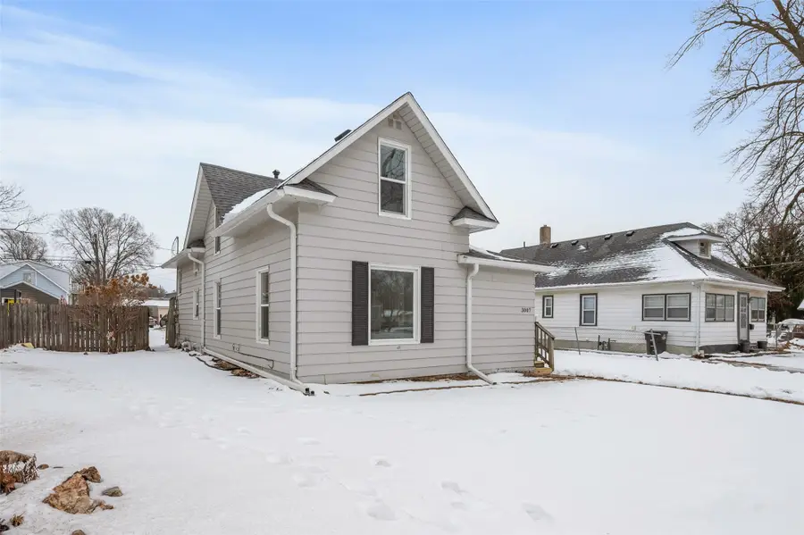 3007 E 8th Street, Des Moines, IA 50316 - #3